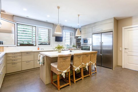 Huoneisto myytävänä Barcelona, Espanja, 6 makuuhuonetta, 479 m2 No. 164340 - kuva 13