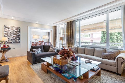 Huoneisto myytävänä Barcelona, Espanja, 6 makuuhuonetta, 479 m2 No. 164340 - kuva 4