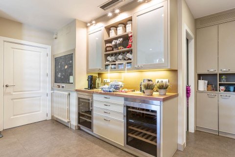 Huoneisto myytävänä Barcelona, Espanja, 6 makuuhuonetta, 479 m2 No. 164340 - kuva 11