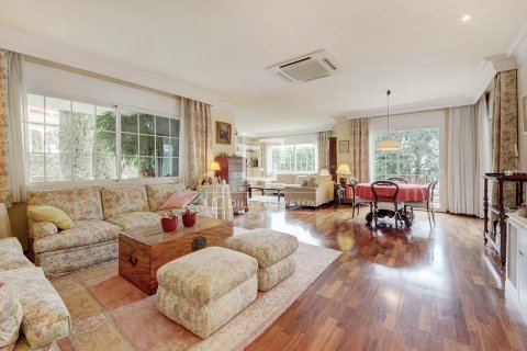 Huvila myytävänä Sant Just Desvern, Barcelona, Espanja, 6 makuuhuonetta, 545 m2 No. 164338 - kuva 9