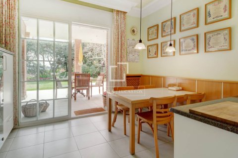 Huvila myytävänä Sant Just Desvern, Barcelona, Espanja, 6 makuuhuonetta, 545 m2 No. 164338 - kuva 23