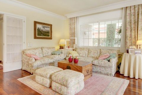 Huvila myytävänä Sant Just Desvern, Barcelona, Espanja, 6 makuuhuonetta, 545 m2 No. 164338 - kuva 14