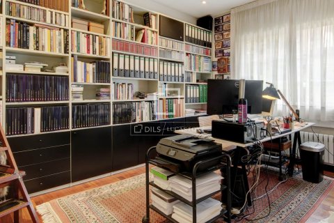 Huvila myytävänä Sant Just Desvern, Barcelona, Espanja, 6 makuuhuonetta, 545 m2 No. 164338 - kuva 18