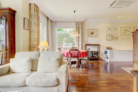 Huvila myytävänä Sant Just Desvern, Barcelona, Espanja, 6 makuuhuonetta, 545 m2 No. 164338 - kuva 12