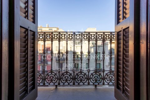 Lägenhet till salu i Barcelona, Spanien 3 sovrum, 117 kvm. Nr. 156979 - foto 2