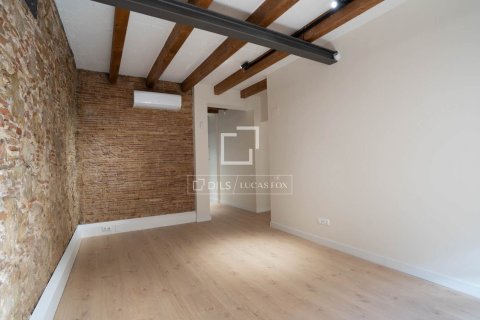 Продажа квартиры в Барселона, Испания 2 спальни, 83м2 №192826 - фото 2