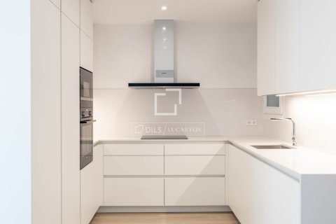 Huoneisto myytävänä Barcelona, Espanja, 5 makuuhuonetta, 134 m2 No. 192824 - kuva 6