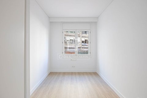 Huoneisto myytävänä Barcelona, Espanja, 5 makuuhuonetta, 134 m2 No. 192824 - kuva 13