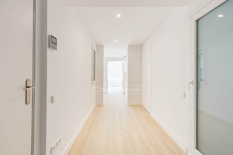 Huoneisto myytävänä Barcelona, Espanja, 5 makuuhuonetta, 134 m2 No. 192824 - kuva 19