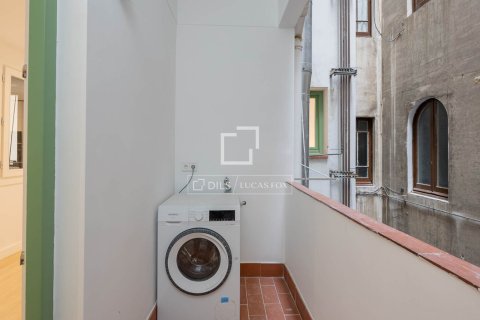 Huoneisto myytävänä Barcelona, Espanja, 5 makuuhuonetta, 134 m2 No. 192824 - kuva 24