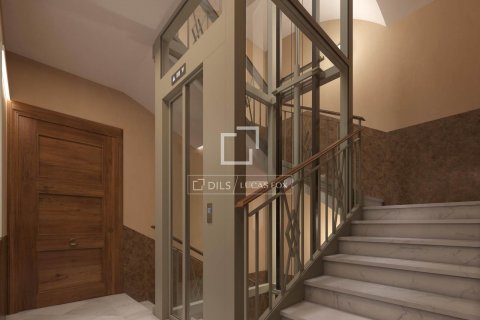 Huoneisto myytävänä Barcelona, Espanja, 5 makuuhuonetta, 134 m2 No. 192824 - kuva 30