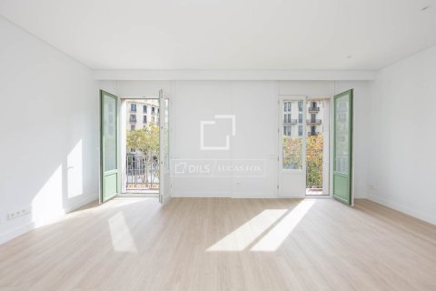 Huoneisto Barcelona, Espanja 5 makuuhuonetta, 134 m2 No. 192824