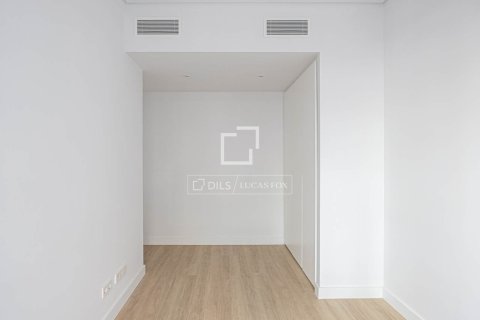 Huoneisto myytävänä Barcelona, Espanja, 5 makuuhuonetta, 134 m2 No. 192824 - kuva 14