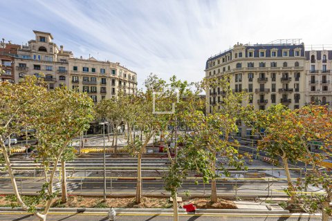 Huoneisto myytävänä Barcelona, Espanja, 5 makuuhuonetta, 134 m2 No. 192824 - kuva 25