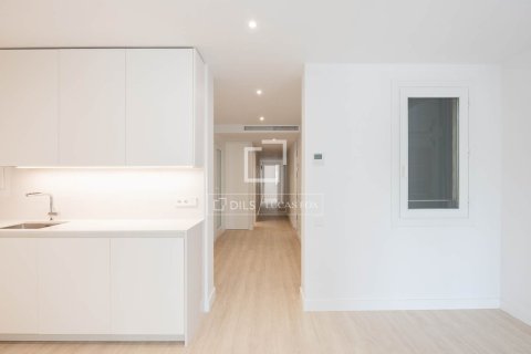 Huoneisto myytävänä Barcelona, Espanja, 5 makuuhuonetta, 134 m2 No. 192824 - kuva 8