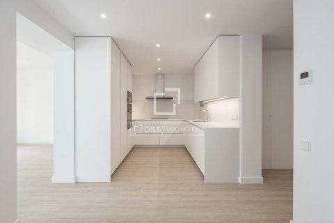 Huoneisto myytävänä Barcelona, Espanja, 5 makuuhuonetta, 134 m2 No. 192824 - kuva 5