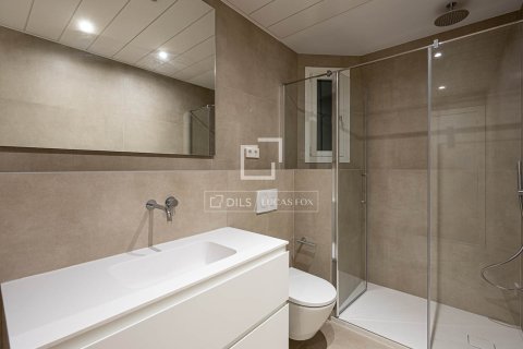 Huoneisto myytävänä Barcelona, Espanja, 5 makuuhuonetta, 134 m2 No. 192824 - kuva 23