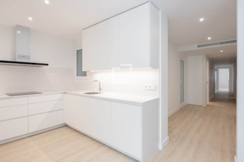 Huoneisto myytävänä Barcelona, Espanja, 5 makuuhuonetta, 134 m2 No. 192824 - kuva 7
