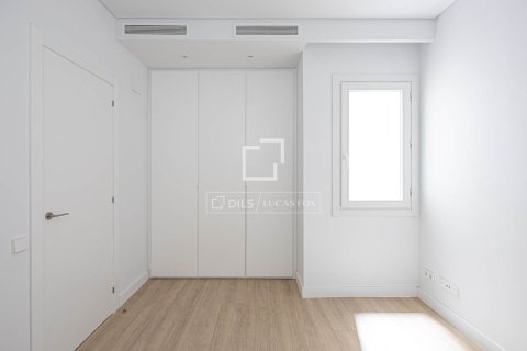 Huoneisto myytävänä Barcelona, Espanja, 5 makuuhuonetta, 134 m2 No. 192824 - kuva 10