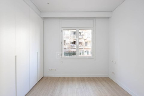 Huoneisto myytävänä Barcelona, Espanja, 5 makuuhuonetta, 134 m2 No. 192824 - kuva 15