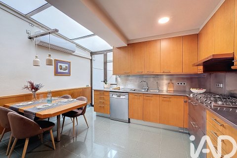 Talo vuokrattavana Alella, Barcelona, Espanja, 4 makuuhuonetta, 194 m2 No. 152244 - kuva 7