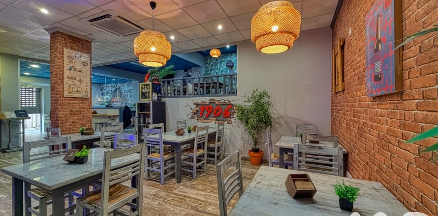 Liikekiinteistö Denia, Alicante, Espanja 2 makuuhuonetta, 140 m2 No. 152249