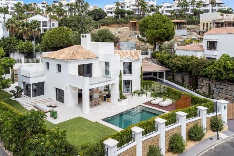 Villa i Benahavis, Malaga, Spanien 4 sovrum, 334 kvm. Nr. 157716