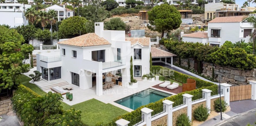 Villa i Benahavis, Malaga, Spanien 4 sovrum, 334 kvm. Nr. 157716
