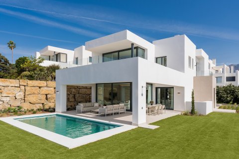Villa i Estepona, Malaga, Spanien 3 sovrum, 226.04 kvm. Nr. 174662