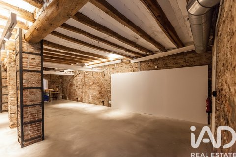 Commercial property for sale in Barcelona, Spain 204 sq.m. No. 172673 - photo 1