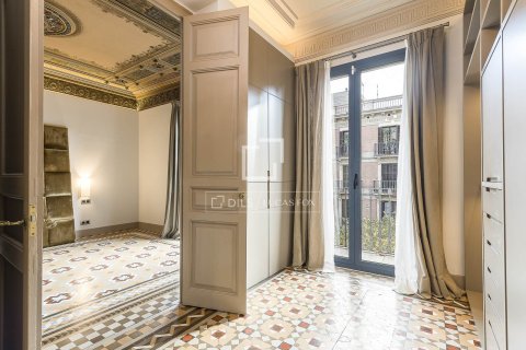 Lägenhet för uthyrning i Barcelona, Spanien 3 sovrum, 196 kvm. Nr. 166776 - foto 18