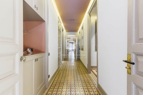 Lägenhet för uthyrning i Barcelona, Spanien 3 sovrum, 196 kvm. Nr. 166776 - foto 30