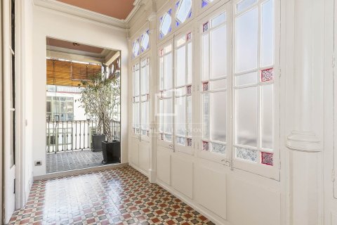 Lägenhet för uthyrning i Barcelona, Spanien 3 sovrum, 196 kvm. Nr. 166776 - foto 15