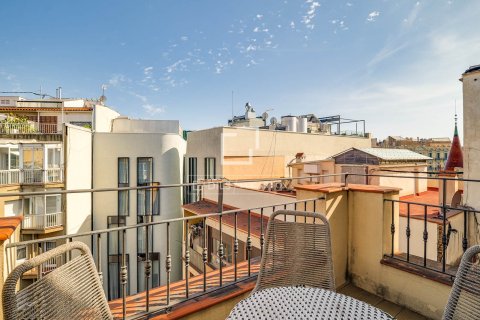 Takvåning till salu i Barcelona, Spanien 3 sovrum, 81 kvm. Nr. 166773 - foto 11