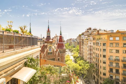 Takvåning i Barcelona, Spanien 3 sovrum, 81 kvm. Nr. 166773