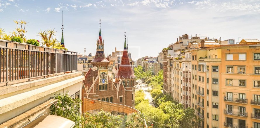 Takvåning i Barcelona, Spanien 3 sovrum, 81 kvm. Nr. 166773