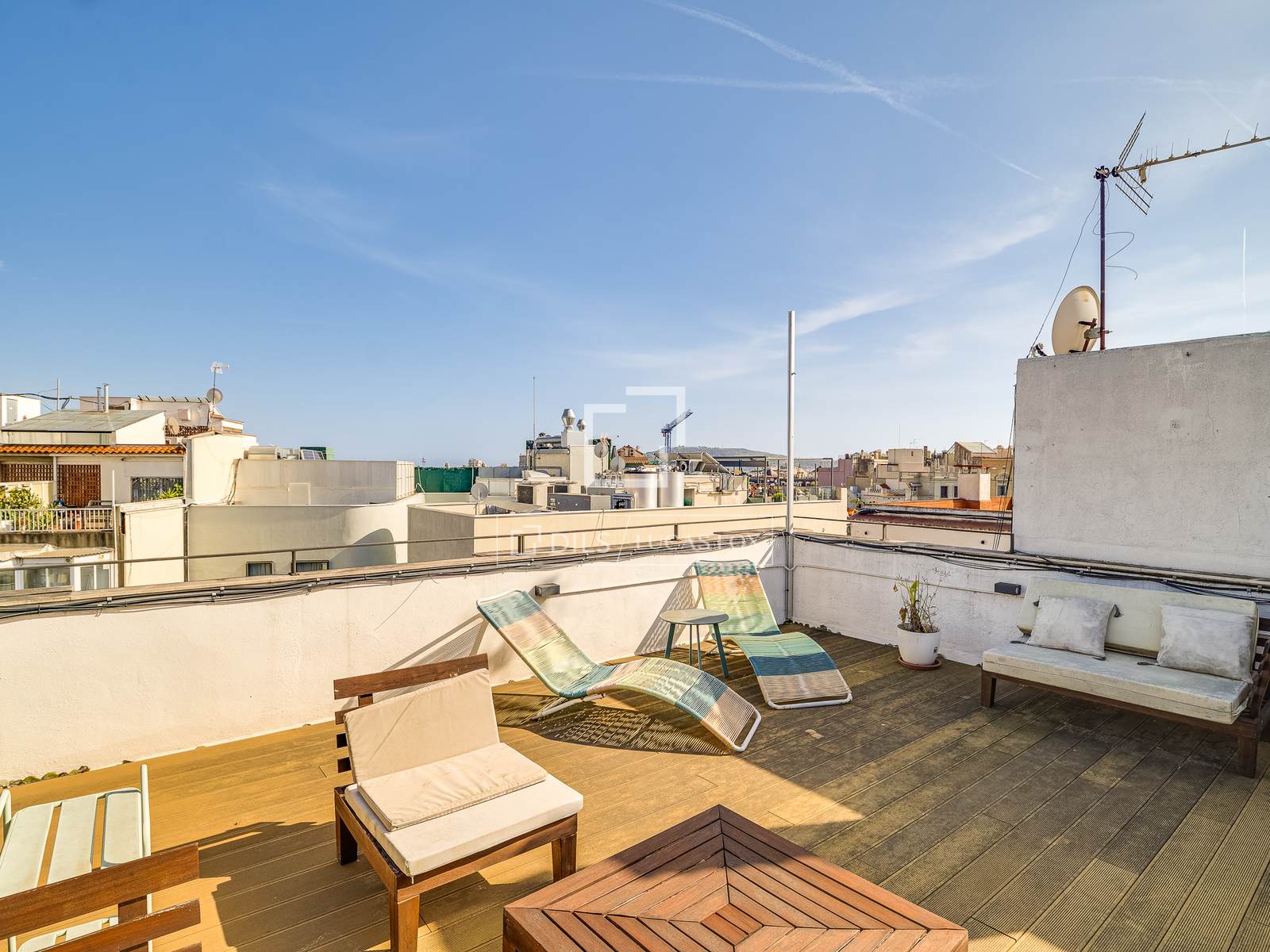 Penthouse in Barcelona, Spain 3 bedrooms, 81 sq.m. No. 166773