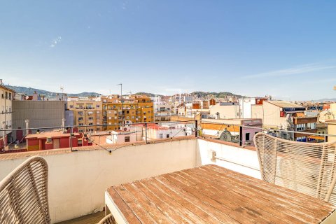 Takvåning till salu i Barcelona, Spanien 3 sovrum, 81 kvm. Nr. 166773 - foto 4