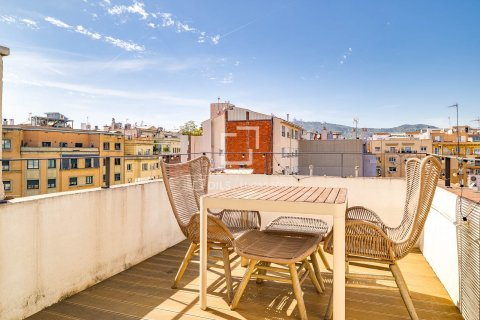 Takvåning till salu i Barcelona, Spanien 3 sovrum, 81 kvm. Nr. 166773 - foto 3
