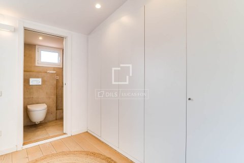 Takvåning till salu i Barcelona, Spanien 3 sovrum, 81 kvm. Nr. 166773 - foto 17