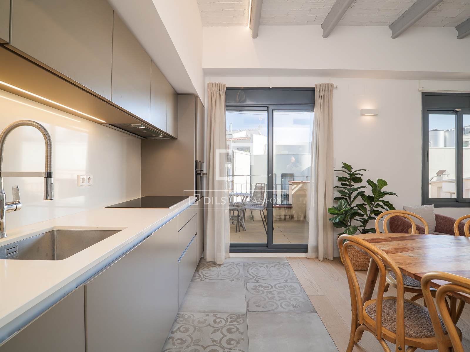 Penthouse in Barcelona, Spain 3 bedrooms, 81 sq.m. No. 166773