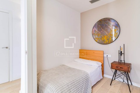 Takvåning till salu i Barcelona, Spanien 3 sovrum, 81 kvm. Nr. 166773 - foto 28