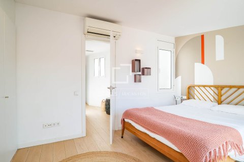 Takvåning till salu i Barcelona, Spanien 3 sovrum, 81 kvm. Nr. 166773 - foto 19