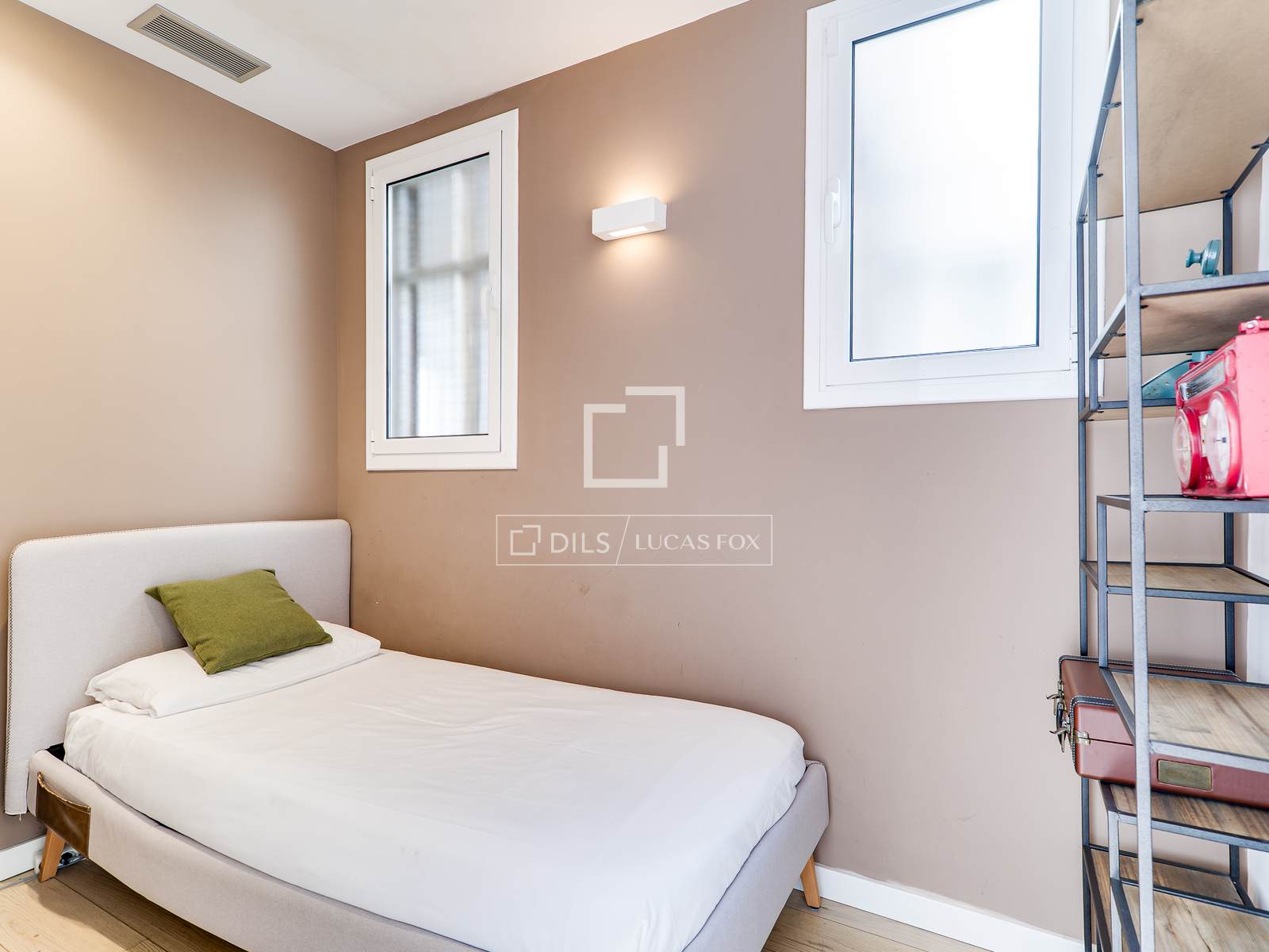 Penthouse in Barcelona, Spain 3 bedrooms, 81 sq.m. No. 166773