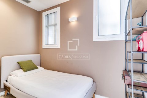 Takvåning till salu i Barcelona, Spanien 3 sovrum, 81 kvm. Nr. 166773 - foto 24