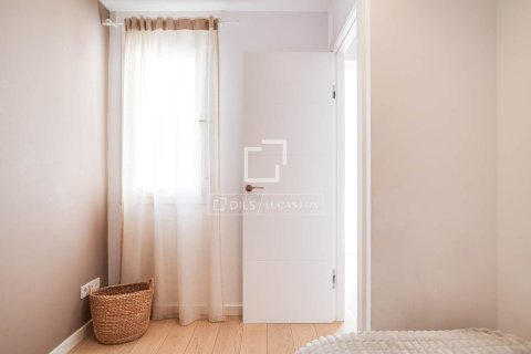 Takvåning till salu i Barcelona, Spanien 3 sovrum, 81 kvm. Nr. 166773 - foto 29