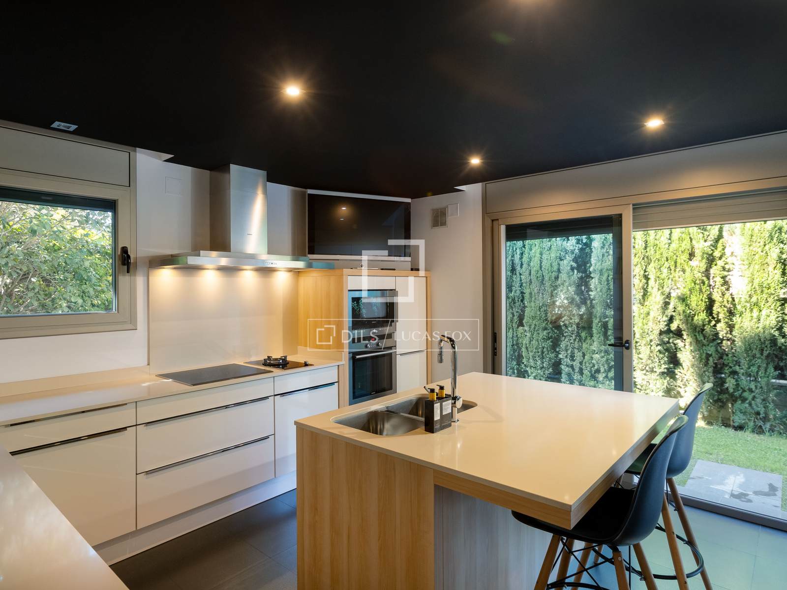 Villa in Vilassar de Dalt, Barcelona, Spain 6 bedrooms, 386 sq.m. No. 166775