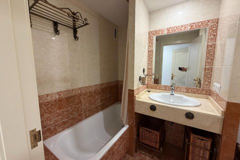 Apartment for sale in Alicante, Spain 2 bedrooms, 136 sq.m. No. 168097 - photo 17