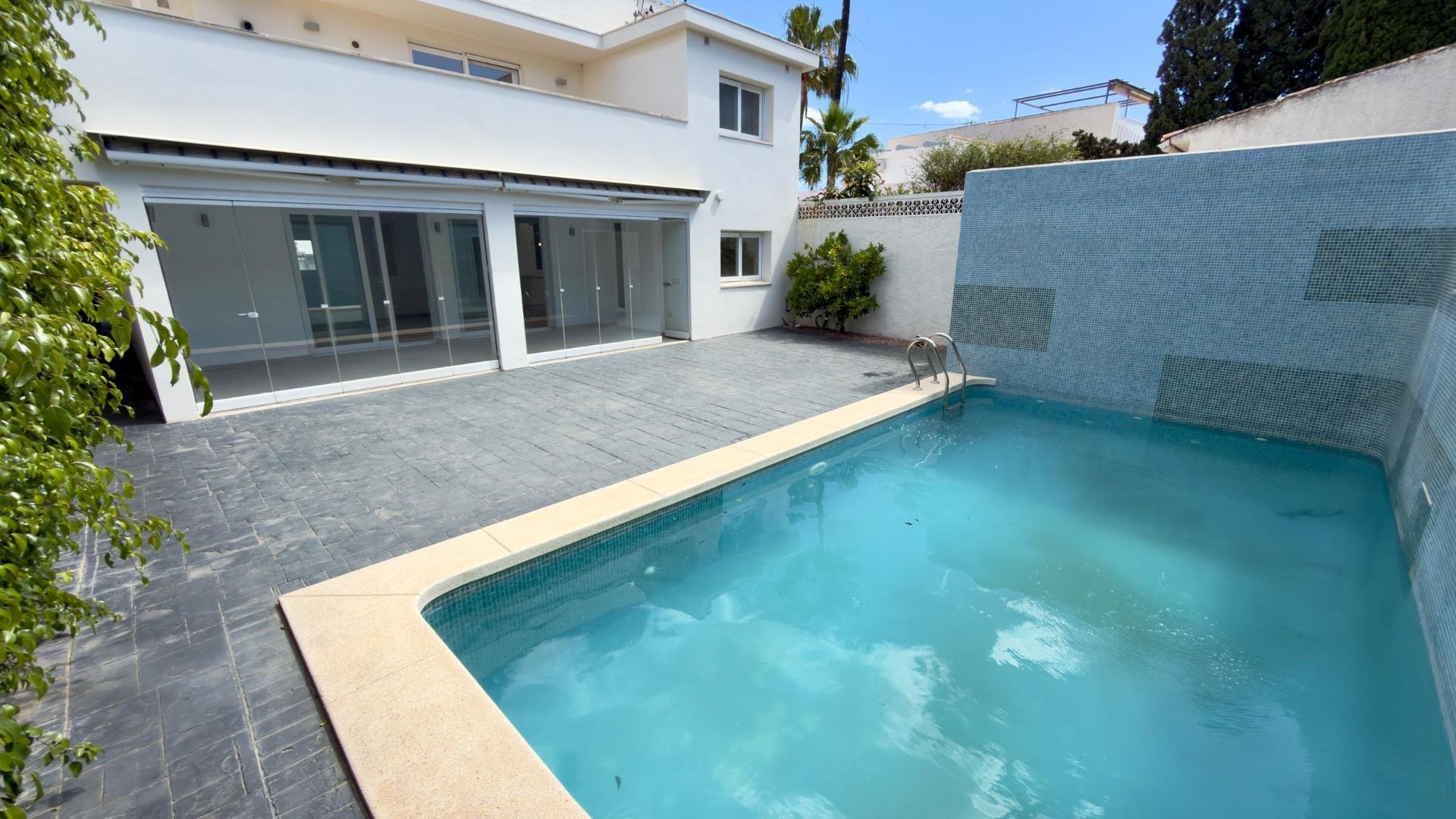 Сasa en Albir, Alicante, España 4 dormitorios, 249 m2 No. 168096