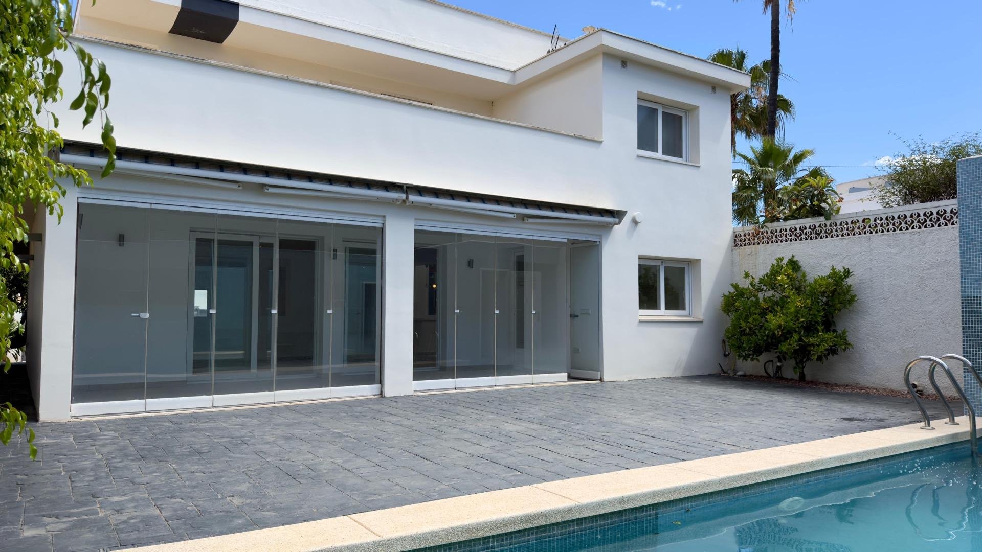 Сasa en Albir, Alicante, España 4 dormitorios, 249 m2 No. 168096